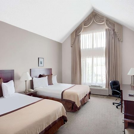 Baymont By Wyndham Reno Hotel Exterior photo