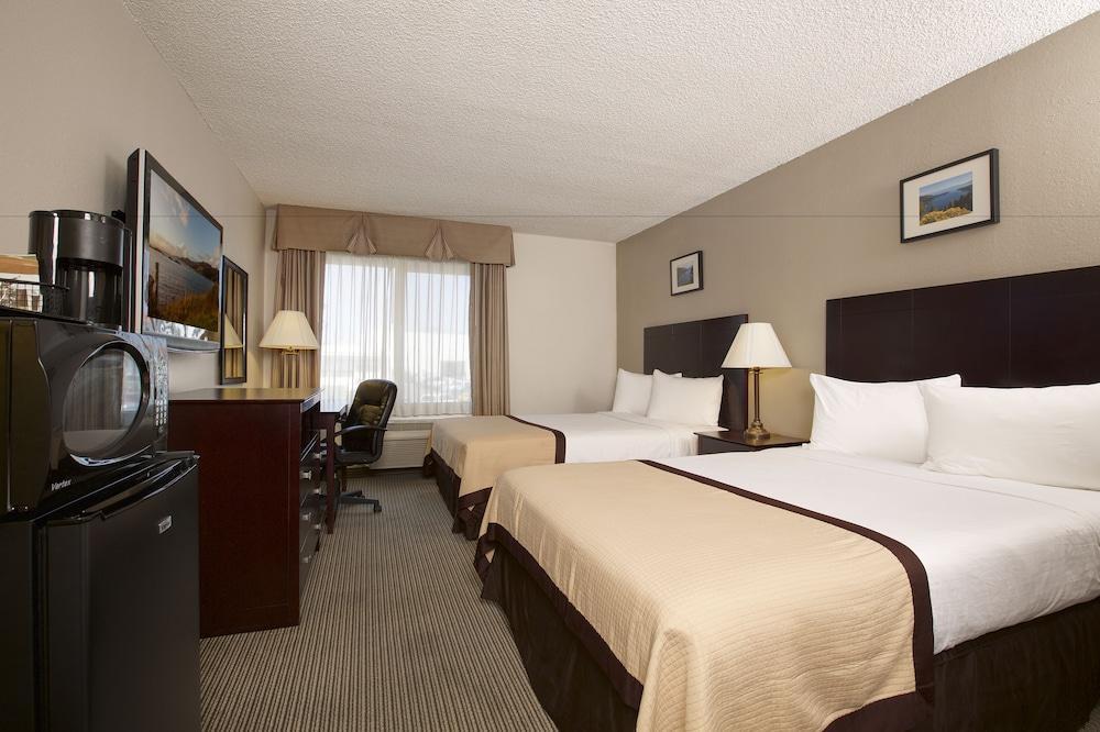 Baymont By Wyndham Reno Hotel Exterior photo