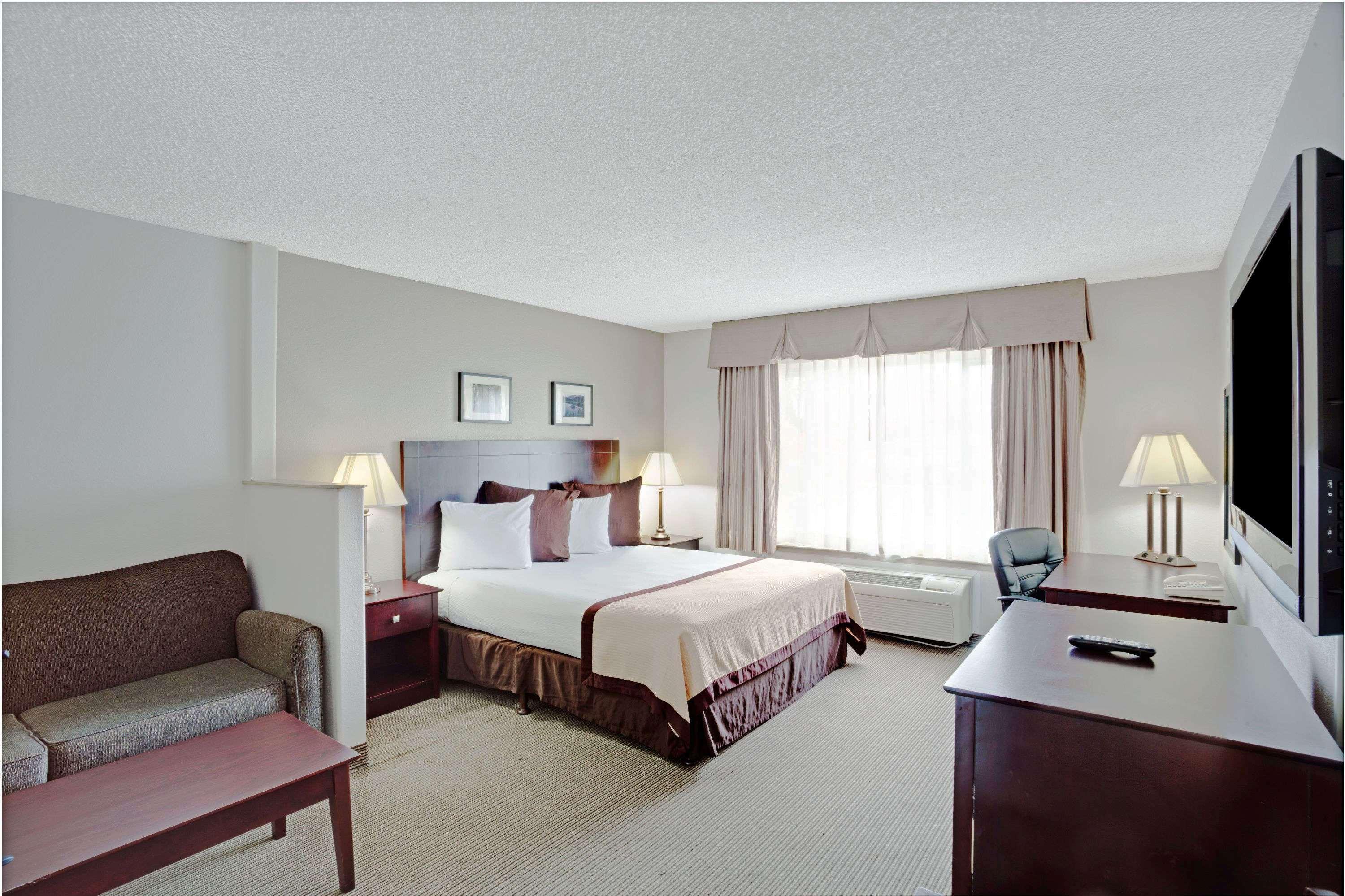 Baymont By Wyndham Reno Hotel Exterior photo