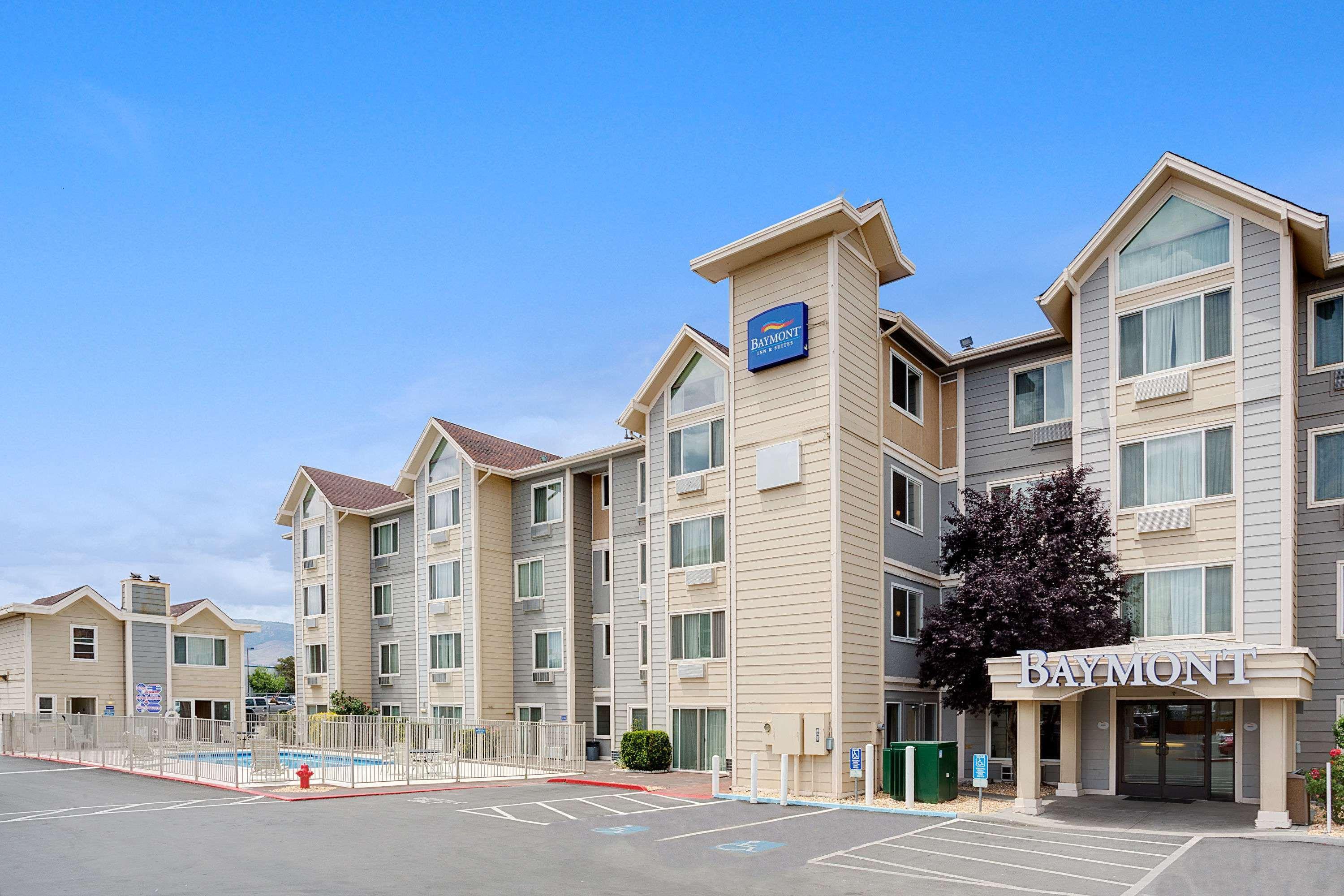 Baymont By Wyndham Reno Hotel Exterior photo